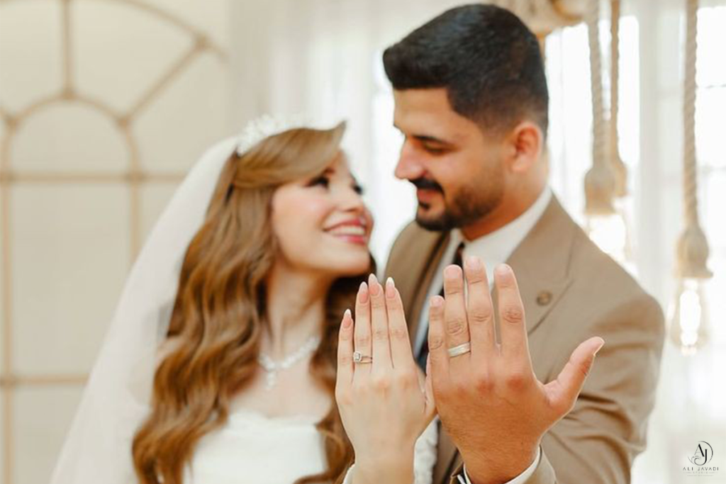 ژست عروس داماد با حلقه